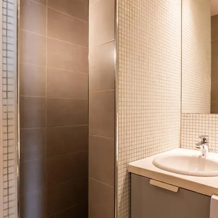 Garden-level Inside Upscale District Appartement *