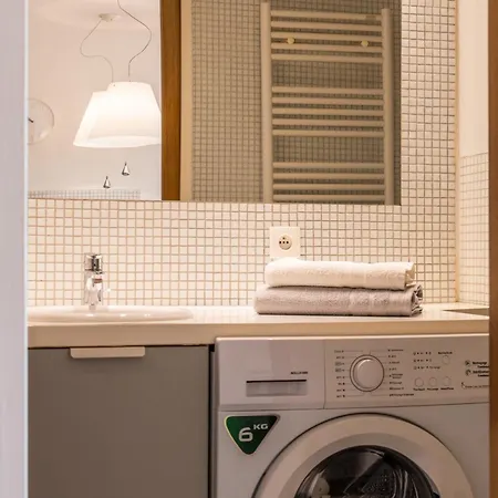 Garden-level Inside Upscale District Appartement
