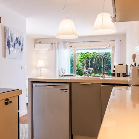 Garden-level Inside Upscale District * Cannes
